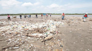 contaminación en bahía de Omoa