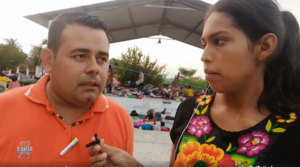 Periodista hondureño va en caravana como un migrante más