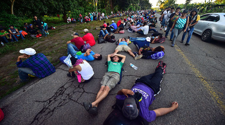 Trump anuncia construcción de “ciudades carpas” para los migrantes