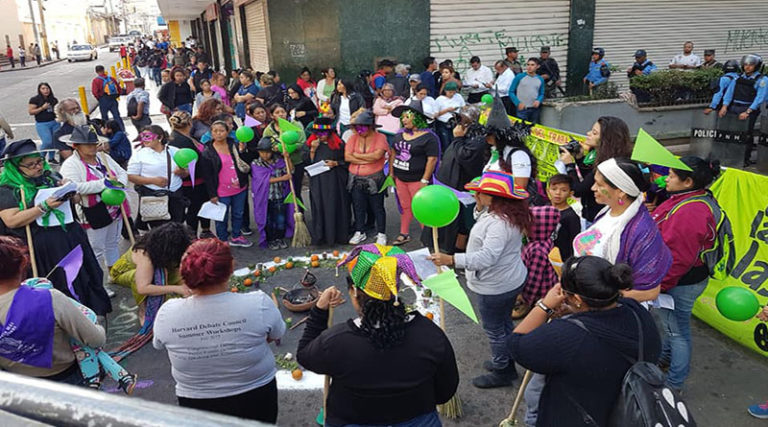 Mujeres exigen aplicación de paridad