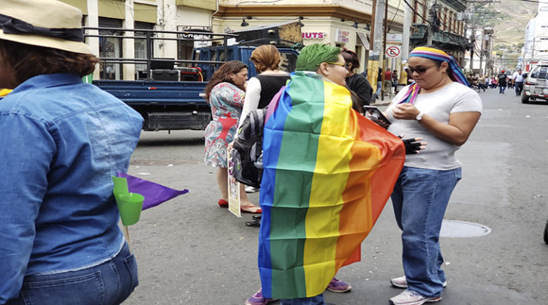 Migrantes LGBTIQ+ huyen de la inseguridad