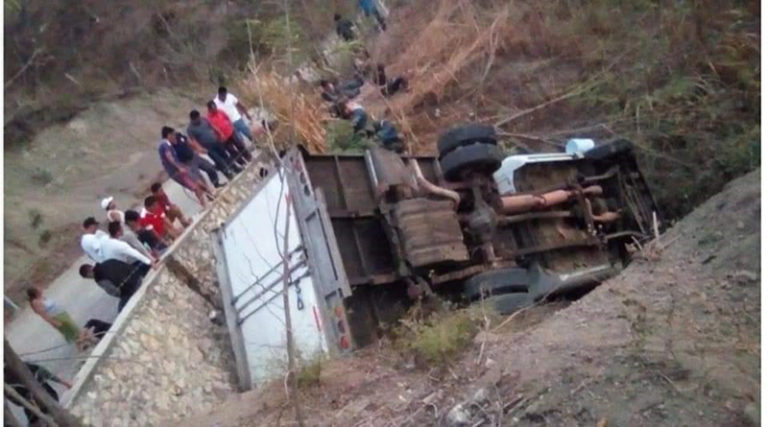 25 muertos camión con inmigrantes