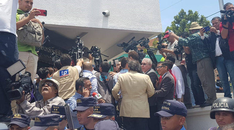 Presentan ante la MACCIH pruebas de corrupción