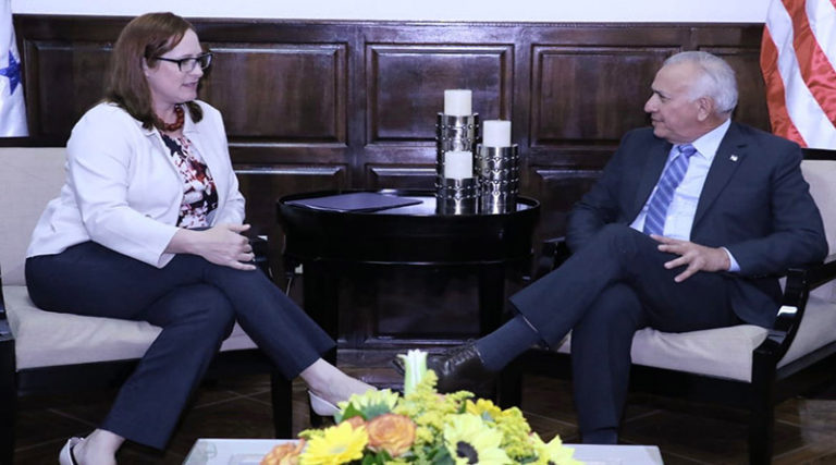 Fulton ordena a Oliva