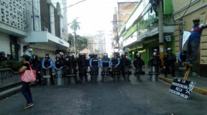 Con toletes, balas de goma