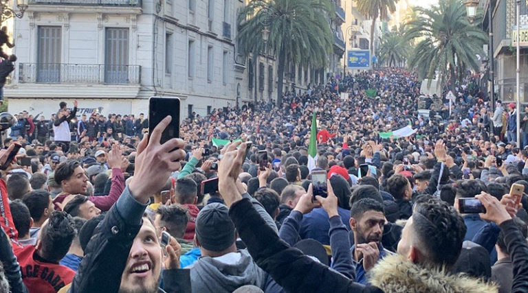 Mundo Envuelto en Golpes