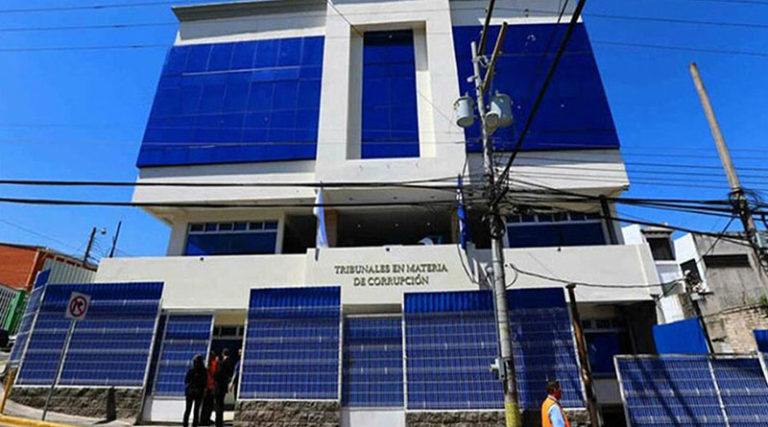 Suavizan acusaciones a 14 ex directivos del IHSS