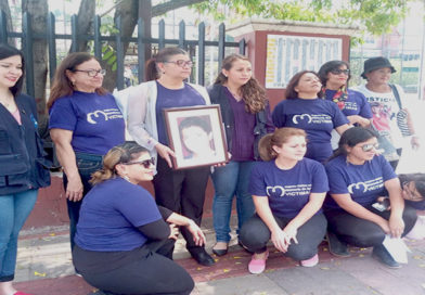 Madres de luto protestan frente al CONADEH