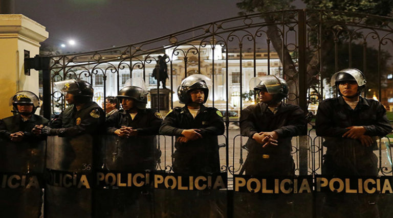 Estalla crisis política en Perú