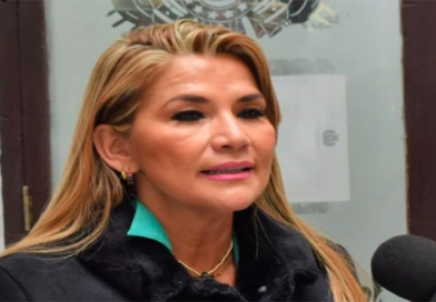 Fiscalía de Bolivia emite orden de captura contra expresidenta Jeanine Áñez