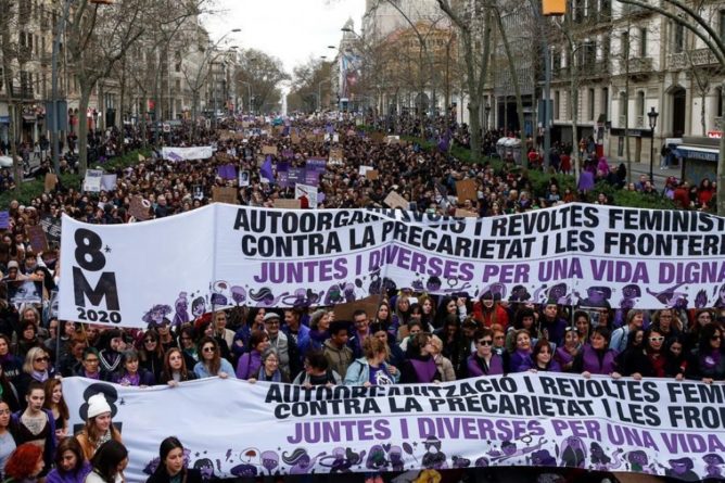 Miles de mujeres se toman las calles en España