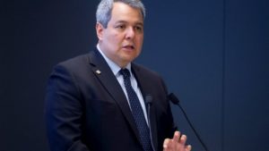 Cuestionamientos de presidente del BCIE sobre reforma energética