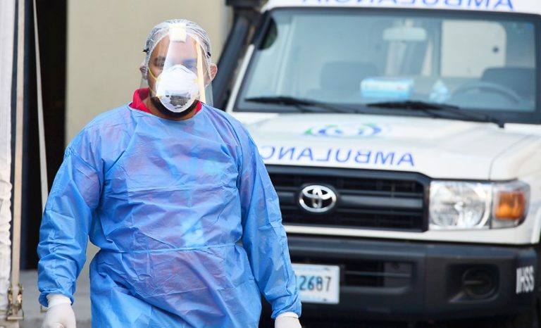 Modelo de sistema de salud debe ser gratuito