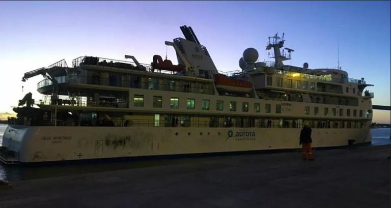 Trece marinos hondureños abandonados