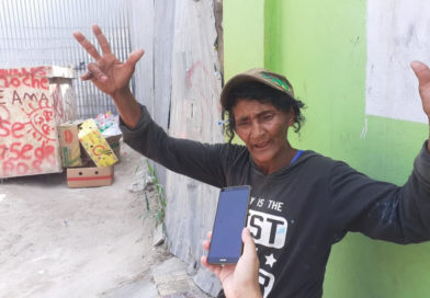 Mujer de 60 años narra su historia entre la basura