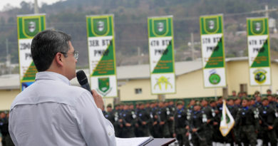 Senador Merkley celebra que ley suspenda ayuda a las fuerzas de seguridad de Honduras