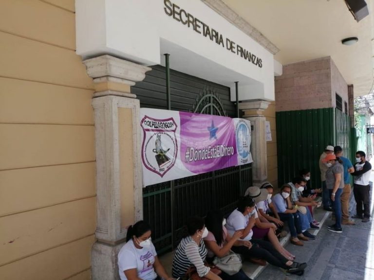 Gobierno sigue sin completar pago a docentes 