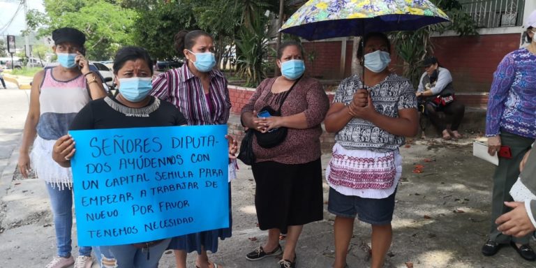 Vendedores del mercado Colón