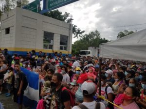 Migrantes hondureños acusados por AMLO