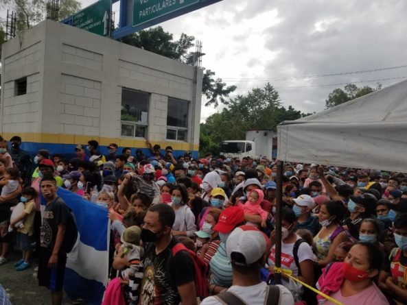 Migrantes hondureños acusados por AMLO