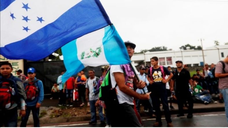 35 hondureños de las caravanas migrantes