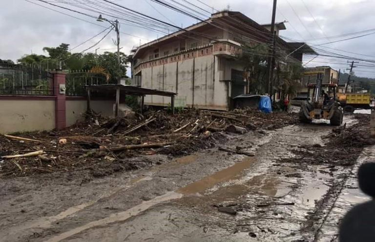Aguaceros causan dos muertes