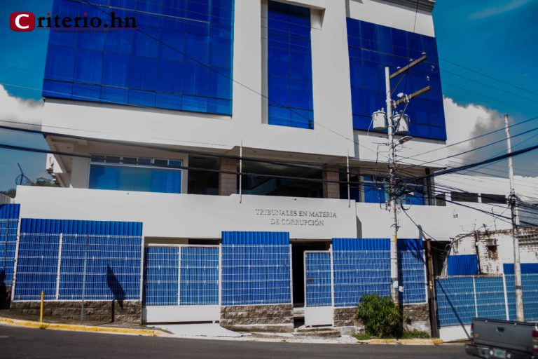 ex director y al exjefe administrativo de Banasupro