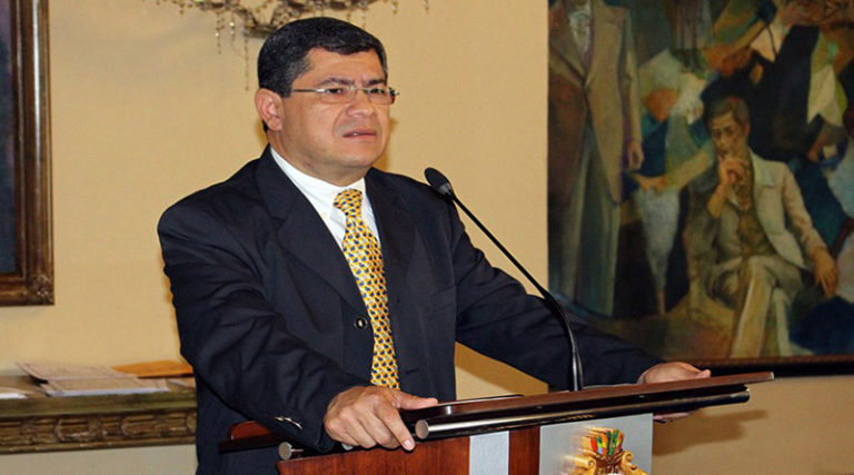 Gobierno intenta “vender bondades”