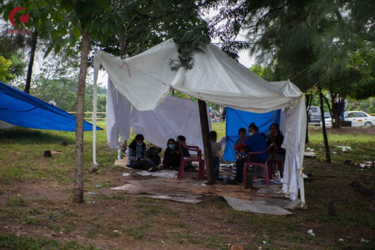 Un mes después de que los huracanes