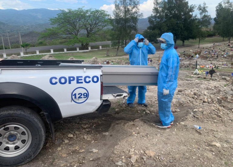 8,375 muertos por COVID-19 en 2021