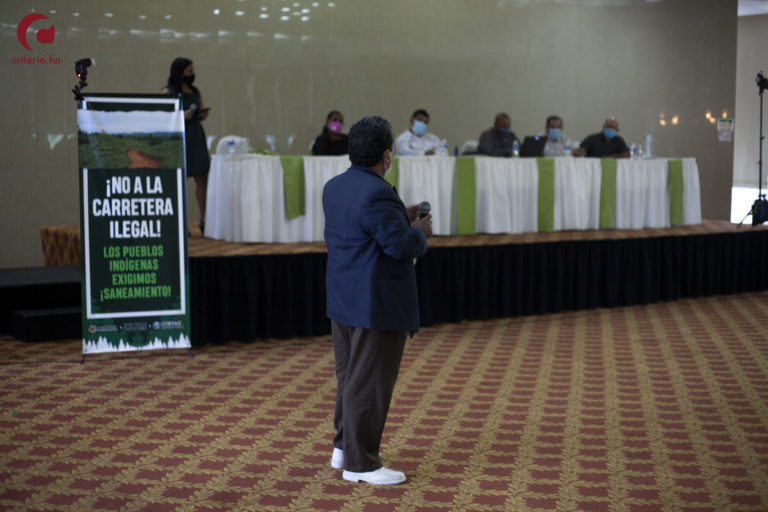 construcción de carretera en La Mosquitia