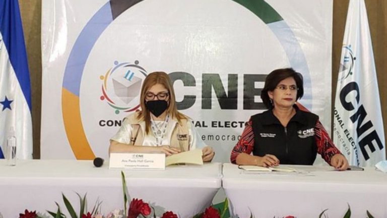CNE firma convenio para el TREP