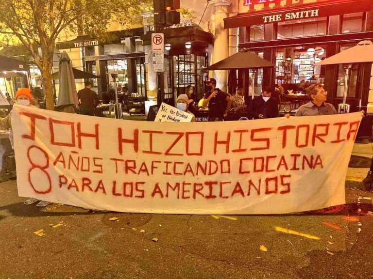 lanzamiento de libro de Juan Hernández
