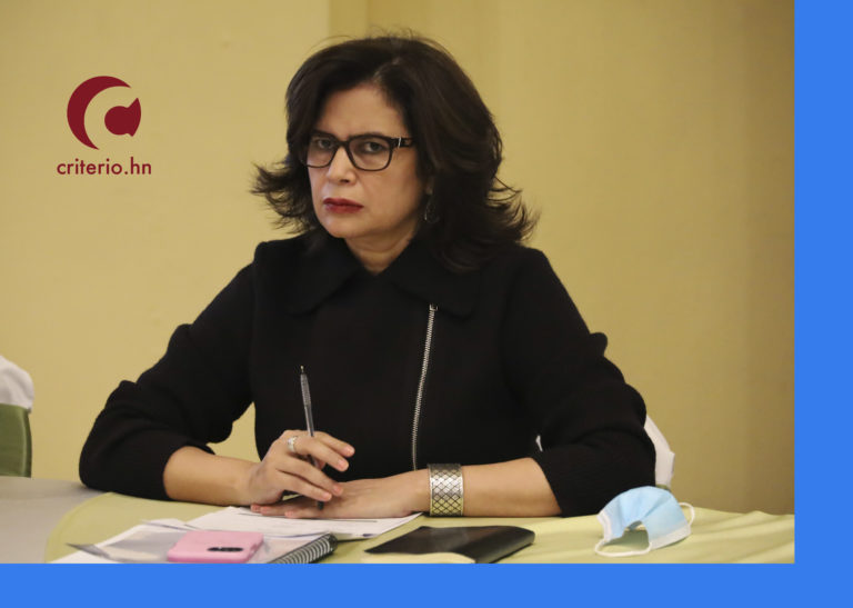 Rixi Moncada pide paciencia a candidatos a diputados