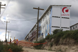 Ebal Díaz y las casas contenedores