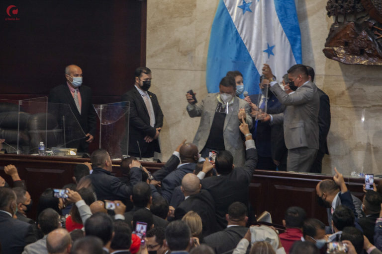 “pacto oscuro” con el Partido Liberal