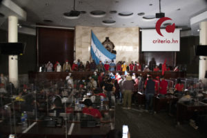 Pugna entre diputados del Partido Libre