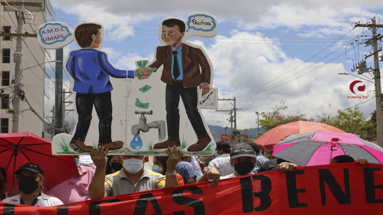 Fideicomiso de privatización del agua a banco Ficohsa