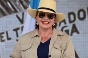 Xiomara Castro cuestiona exclusión en cumbre de las Américas