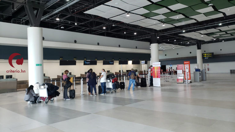 Contratos pactados con Lenir Pérez