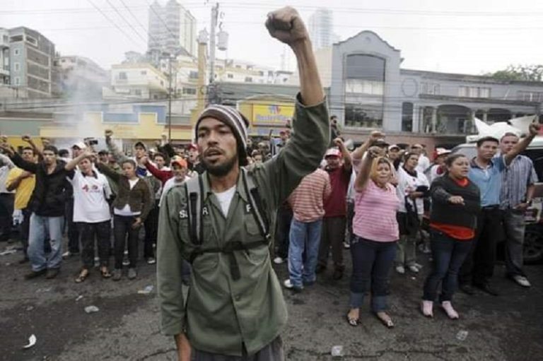 Rene Amador: “Nuestro vino es amargo, pero es nuestro vino”