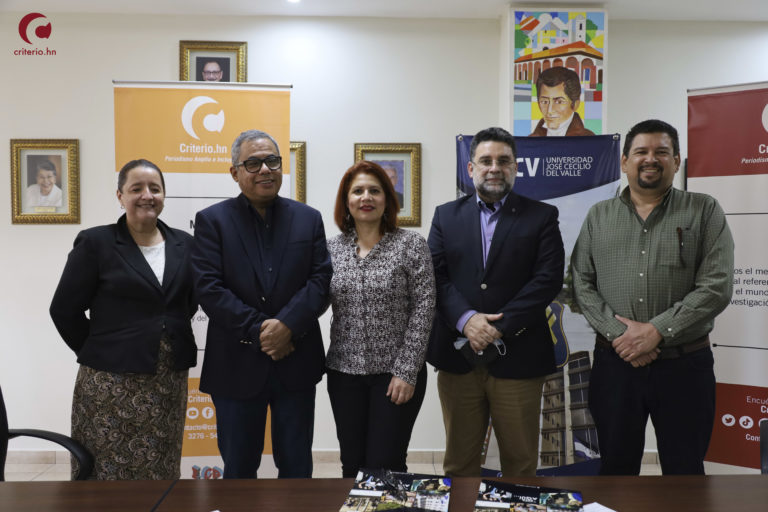 Criterio y la Universidad José Cecilio del Valle sellan alianza