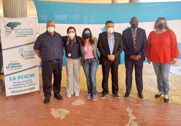 Exhortan a feministas a manifestarse en los bajos del Congreso