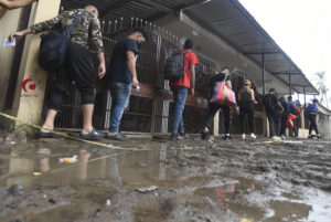Migrantes de paso afectados por inundaciones