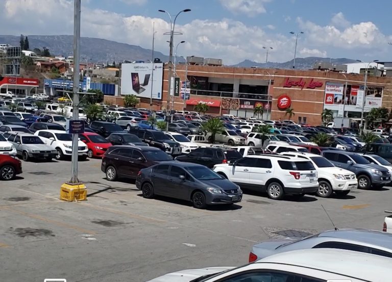 eliminar cobro de estacionamiento en centros comerciales