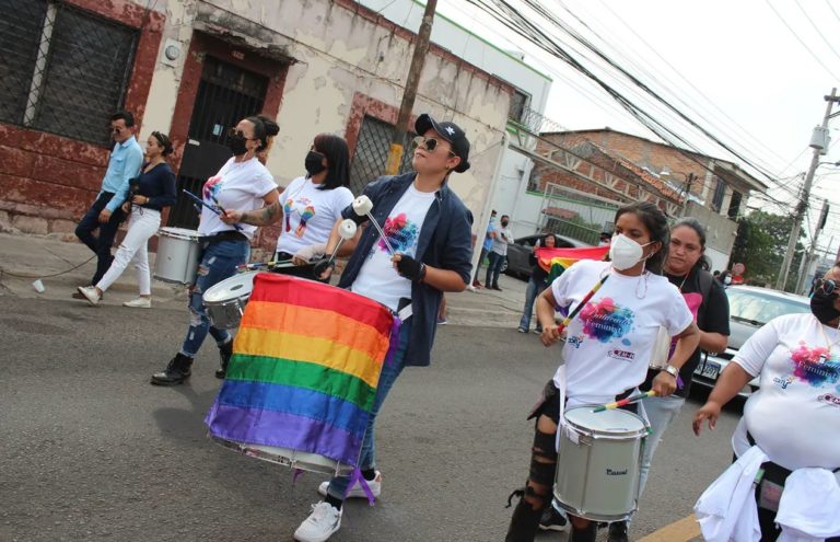 discriminación de religiosos contra comunidad LGTBIQ+