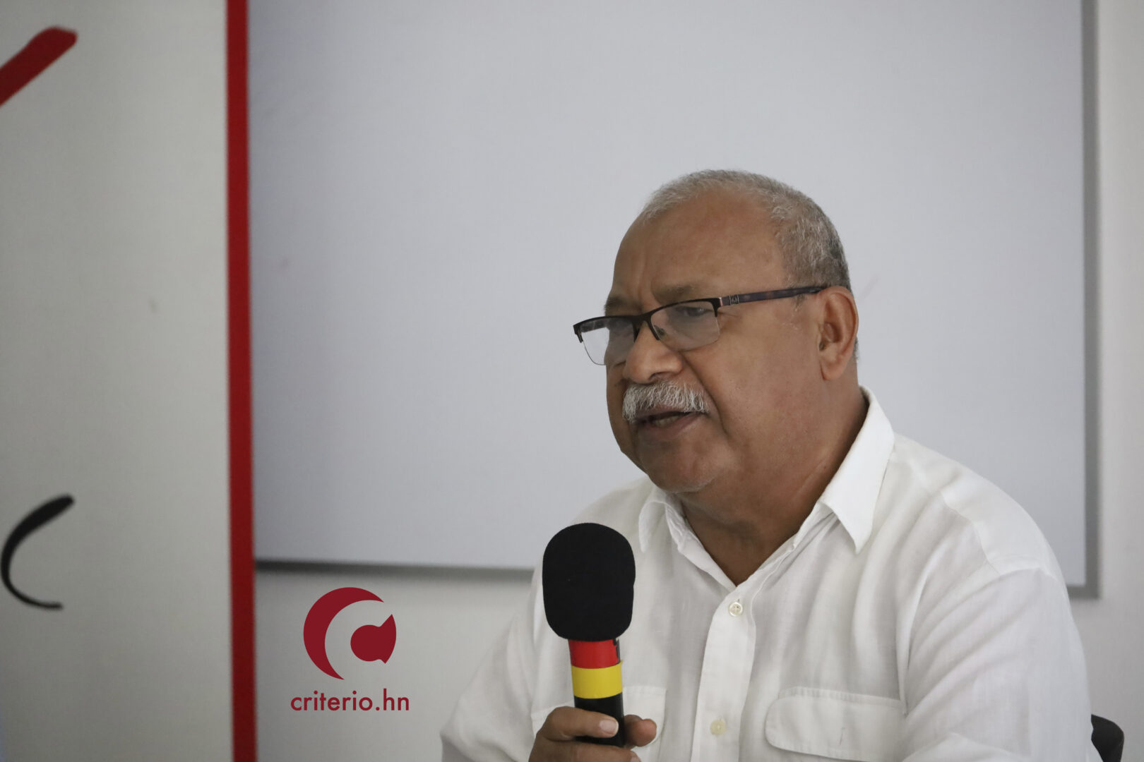 “Los funcionarios públicos que son candidatos entienden que los recursos del Estado son de su propiedad y los usan a discreción para beneficios particulares”, denuncia el padre Ismael Moreno sobre la corrupción política patrimonial.