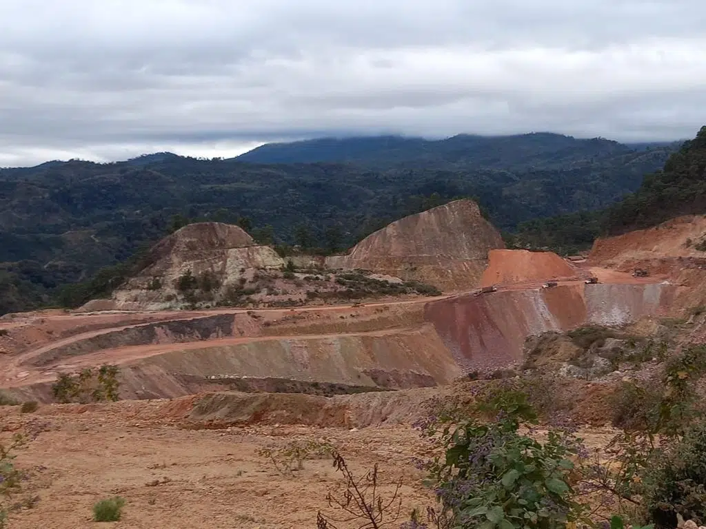 Mina en honduras siendo explotada